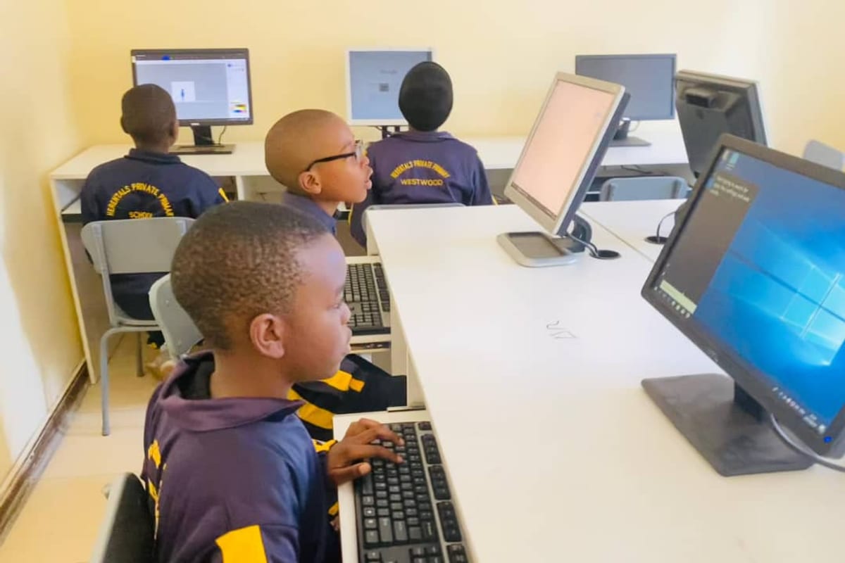 Primary students working in a computer lab